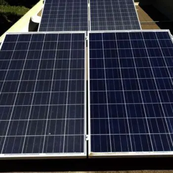 Roof solar panels cleaning service